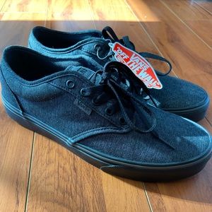 VANS men’s shoes 9.5 - NWOT Great condition!